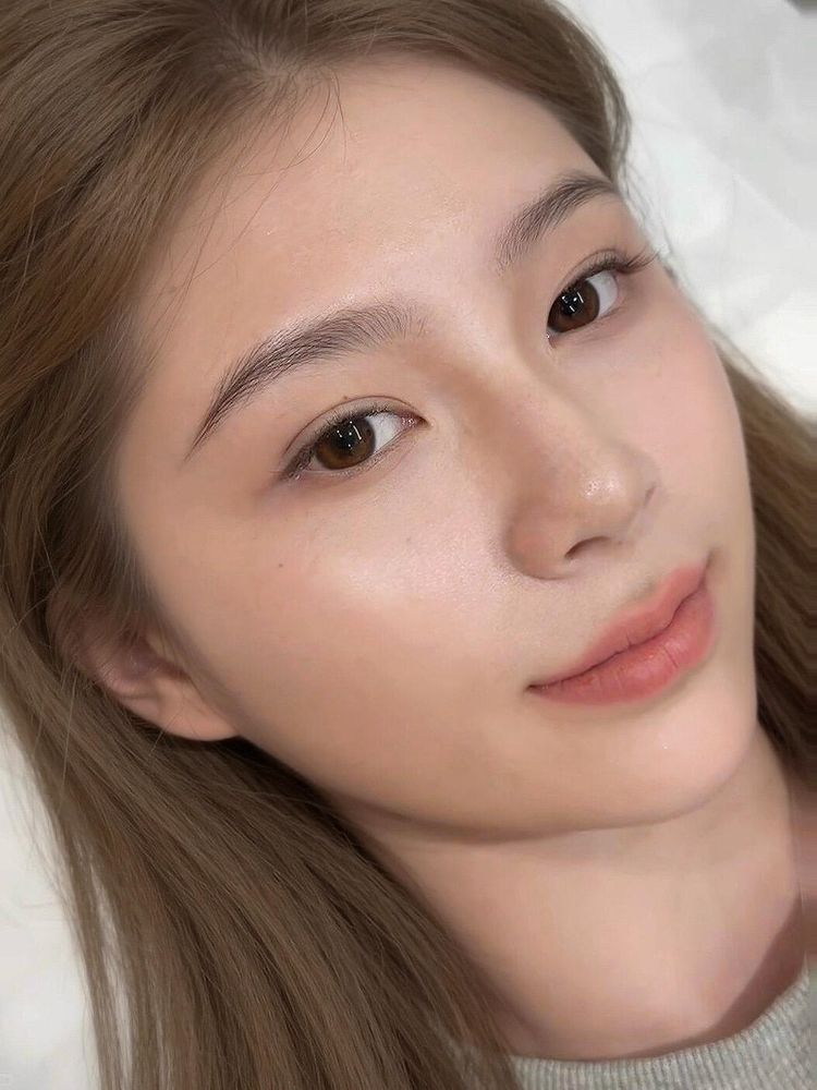 The finished brows only, in a close portrait: soft, natural hairstrokes.